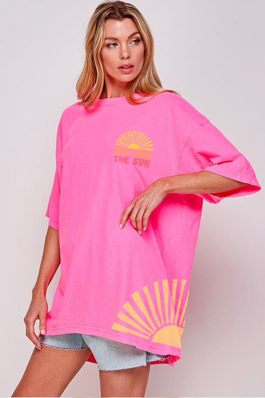 HERE COMES THE SUN GRAPHIC OVERSIZED TEE