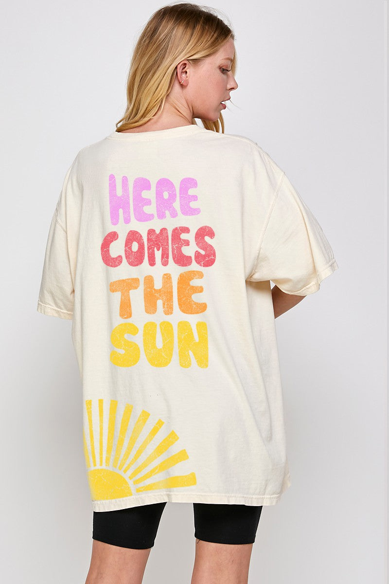 HERE COMES THE SUN GRAPHIC OVERSIZED TEE