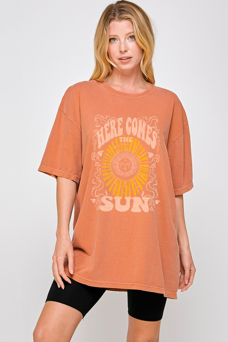 HERE COMES THE SUN OVERSIZED TEE