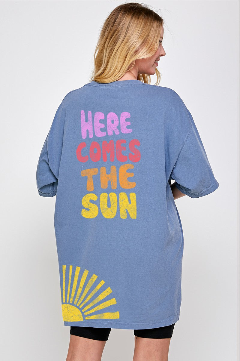 HERE COMES THE SUN GRAPHIC OVERSIZED TEE