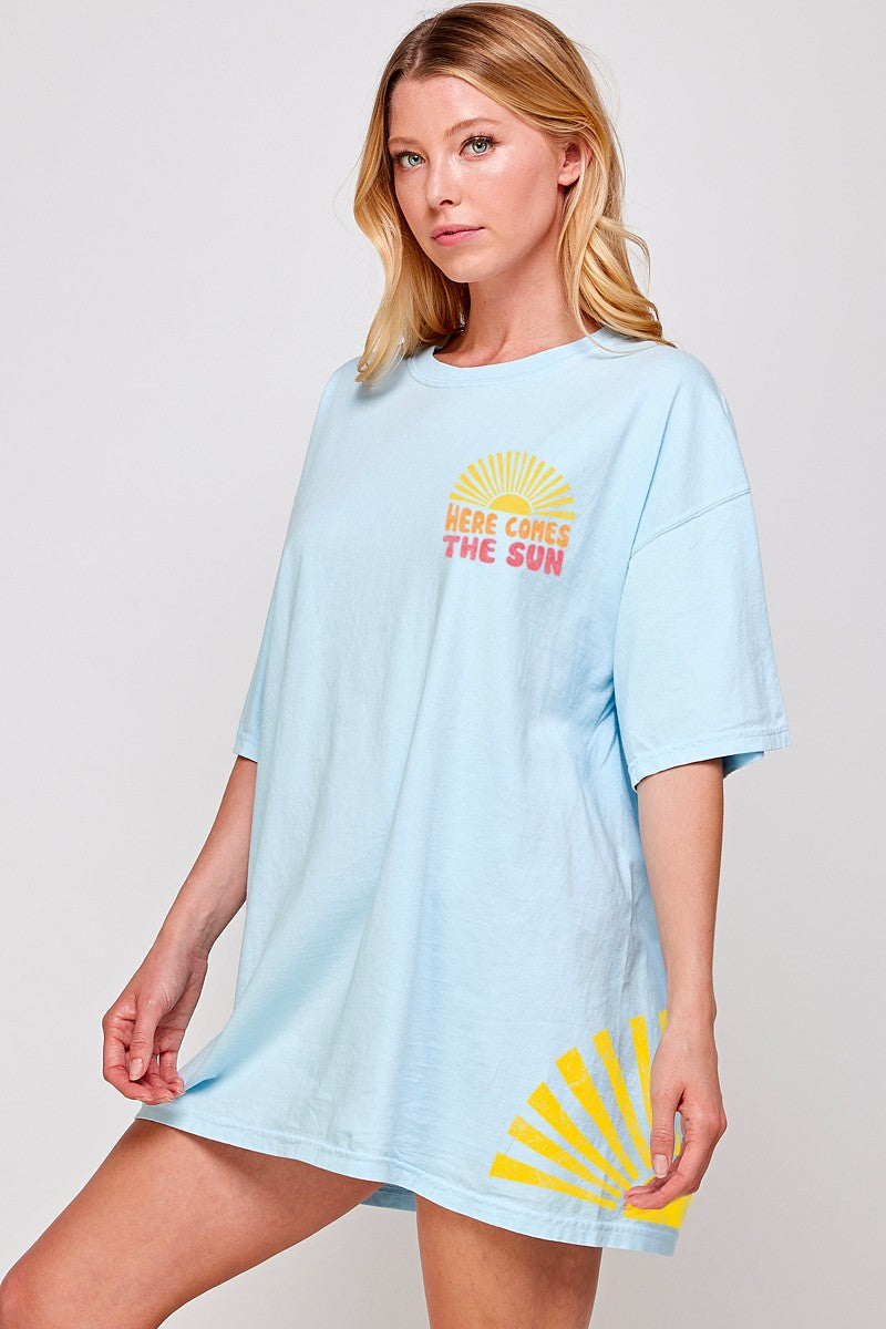 HERE COMES THE SUN GRAPHIC OVERSIZED TEE