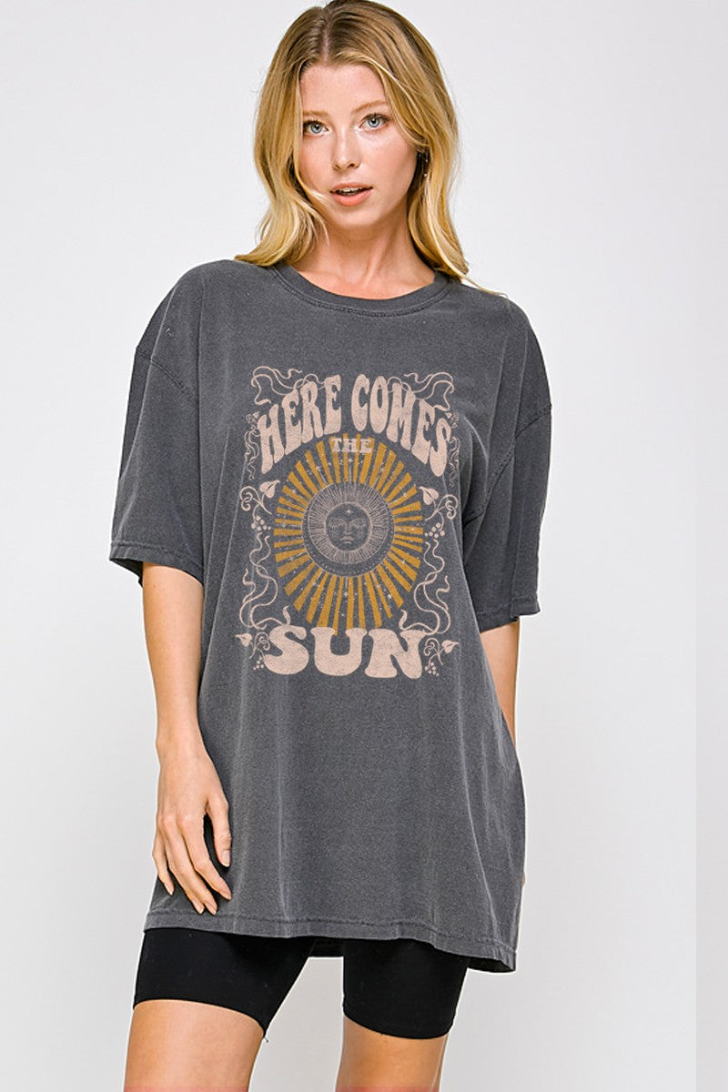 HERE COMES THE SUN OVERSIZED TEE