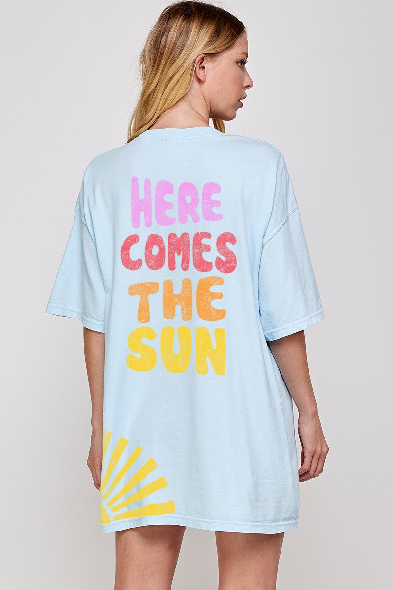 HERE COMES THE SUN GRAPHIC OVERSIZED TEE